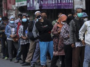 Waduh! Antrean Penumpang di Stasiun Citayam Meluber hingga ke Jalan