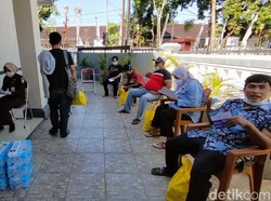 Vaksinasi di Kejari Majalengka, Warga Dapat Sembako Gratis