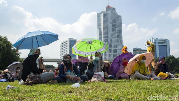 Bukan Piknik! Warga Serbu Vaksinasi Gratis di Jakarta