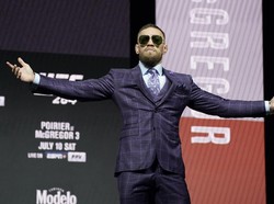 Conor McGregor Menuju Pintu Keluar UFC