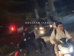 Detik-detik Menegangkan Polisi Diserang Geng Motor Brutal di Cilandak