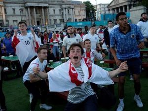 Pegawai Toko dan Siswa di Inggris Diizinkan Datang Telat Usai Final Euro