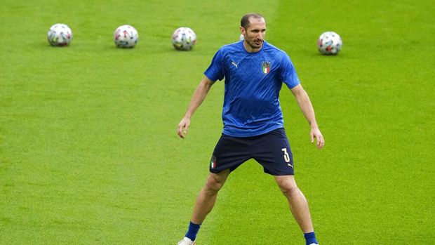 Italy's Giorgio Chiellini warms up ahead of the Euro 2020 soccer championship semifinal between Italy and Spain at Wembley stadium in London, Tuesday, July 6, 2021. (AP Photo/Matt Dunham,Pool)