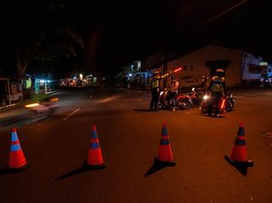 Jam Malam PPKM Mikro Luar Jawa-Bali Diberlakukan, Ini Aturan Mainnya Jam Malam PPKM Mikro Luar Jawa-Bali Diberlakukan, Ini Aturan Mainnya