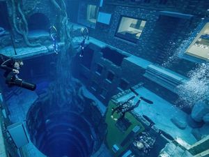 Jelajahi Kota Bawah Laut di Kolam Selam Terdalam di Dunia