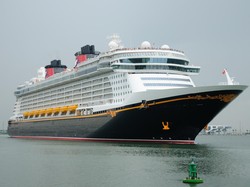 Baik Banget! Kapal Pesiar Ini Selamatkan Orang meski Belum Beroperasi