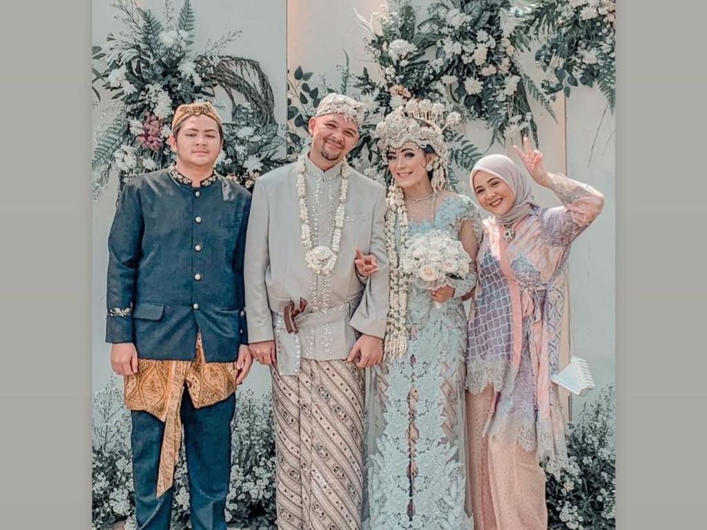 Kabar Duka dari Kesha Ratuliu, Ibu Sambung Meninggal Usai Melahirkan Kabar Duka dari Kesha Ratuliu, Ibu Sambung Meninggal Usai Melahirkan