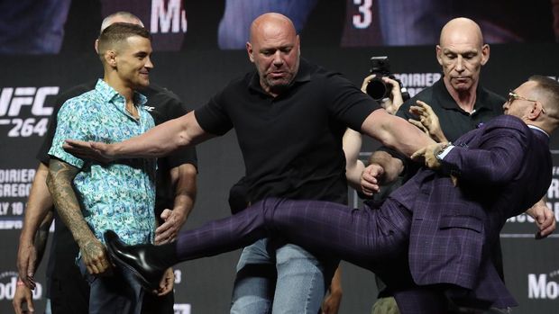 MMA - UFC264  - Dustin Poirier v Conor McGregor - Press conference - T-Mobile Arena, Las Vegas, United States - July 8, 2021 Conor McGregor throws a kick to Dustin Poirier  during press conference with Dana White President of the UFC REUTERS/Steve Marcus