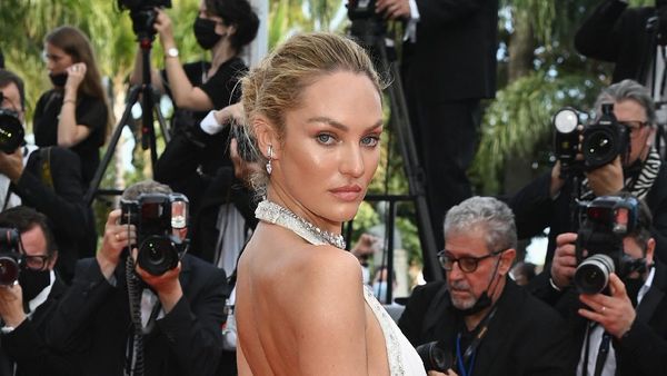 Foto: 9 Model Seksi Invasi Karpet Merah Cannes, Bikin Terpukau