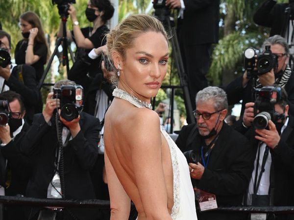 Foto: 9 Model Seksi Invasi Karpet Merah Cannes, Bikin Terpukau