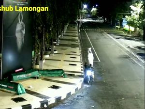 Pocong-pocongan di Alun-alun Lamongan Dicuri Orang