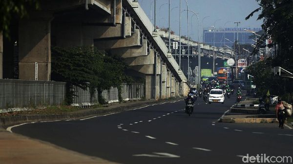 Ada Penyekatan PPKM, Kini Kalimalang Arah Jakarta Lengang Ada Penyekatan PPKM, Kini Kalimalang Arah Jakarta Lengang