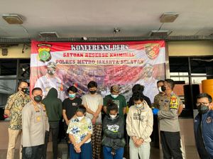 Kelakuan Brutal Geng Motor Serang Polisi yang Bubarkan Kerumunan Kelakuan Brutal Geng Motor Serang Polisi yang Bubarkan Kerumunan