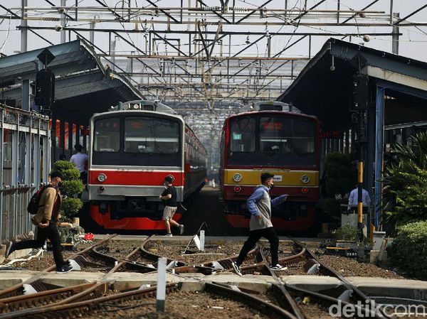 Sepekan PPKM Darurat, Suasana Stasiun KA Bekasi Sepi