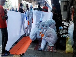 Pria Suspek Corona Meninggal di Trotoar Pulogadung Dipulasarakan Protap