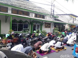 Ada Masjid di DKI Gelar Salat Jumat, MUI: Tak Ada Jaminan Semua Jemaah Sehat