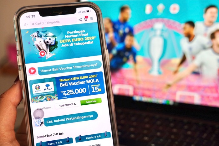 5 Cara Asyik dan Aman Nobar Final Euro 2020 ala Tokopedia