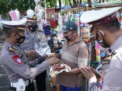 Warga Terdampak COVID-19 di Kota Probolinggo Dapat Beras dan Masker