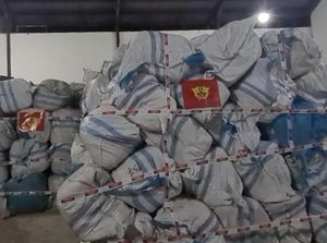 783 Bal Pakaian Bekas Ilegal Asal Malaysia Diserahkan ke Bea Cukai Teluk Nibung