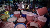 Lihat Kesibukan Dapur Umum Untuk Pasien Corona di Surabaya