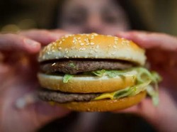 Kacau Dokter Ini Ketahuan Tinggalkan UGD yang Sedang Sibuk Demi Jajan Makanan