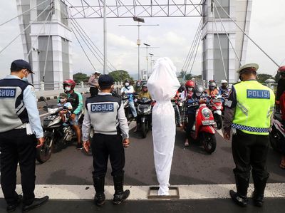 Hening Cipta untuk Korban COVID-19 di Berbagai Daerah