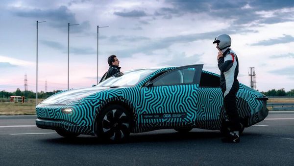 Sekali Charger Mobil Solar Listrik Ini Ngacir Jakarta-Kediri