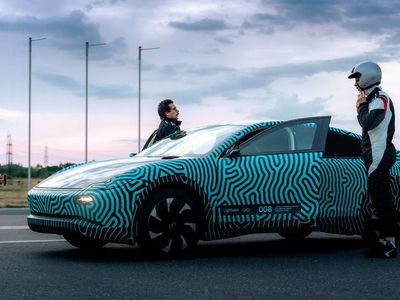 Sekali Charger Mobil Solar Listrik Ini Ngacir Jakarta-Kediri