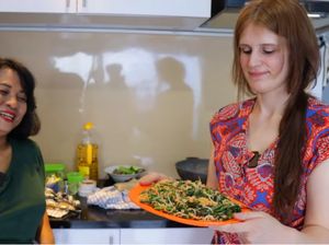 Masak Bareng, Ibu Mertua dan Menantu Jerman Ini Bikin Netizen Baper Masak Bareng, Ibu Mertua dan Menantu Jerman Ini Bikin Netizen Baper