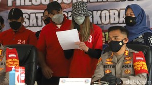 Air Mata Nia Ramadhani Berlinang Cuma Bisa Tatap Anak Lewat Layar