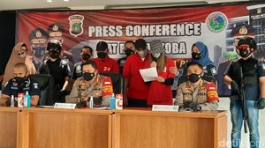 Nia Ramadhani Nangis Minta Maaf, Rangkulan Ardi Bakrie Jadi Sorotan