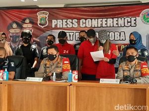 Nia Ramadhani Minta Maaf Usai Ditangkap, Topi Dior Rp 11,4 Juta Bikin Salfok Nia Ramadhani Minta Maaf Usai Ditangkap, Topi Dior Rp 11,4 Juta Bikin Salfok