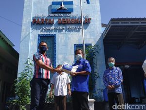 Partai Demokrat Pacitan Bantu Warga Positif COVID-19 yang Isoman Partai Demokrat Pacitan Bantu Warga Positif COVID-19 yang Isoman