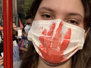 Segala Hal yang Seharusnya Tak Dilakukan Saat Pandemi, Telah Dilakukan Brasil