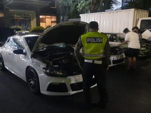 Balap Liar di Masa PPKM Darurat di Senayan, 7 Mobil Mewah Ditilang Balap Liar di Masa PPKM Darurat di Senayan, 7 Mobil Mewah Ditilang