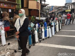 Berburu Oksigen Masih Susah! Warga Harus Antre Mengular Berjam-jam