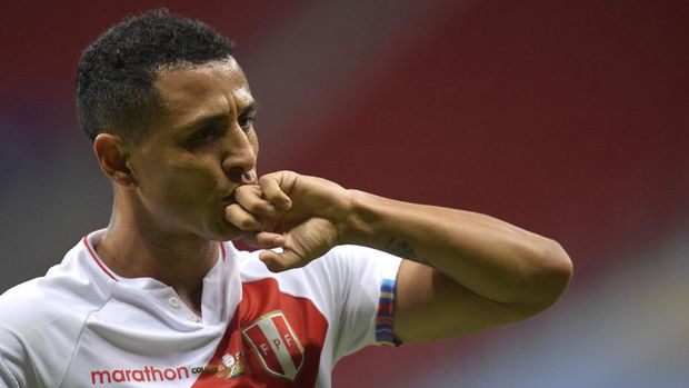 BRASILIA, BRAZIL - JULY 09: Yoshimar Yotún of Peru celebrates after scoring the first goal of his team during a Third Place play off match between Peru and Colombia as part of Copa America Brazil 2021 at Mane Garrincha Stadium on July 09, 2021 in Brasilia, Brazil. (Photo by Pedro Vilela/Getty Images)