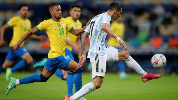 Soccer Football - Copa America  2021 - Final - Brazil v Argentina - Estadio Maracana, Rio de Janeiro, Brazil - July 10, 2021 Argentina's Angel Di Maria  scoring their first goal REUTERS/Ricardo Moraes