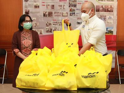 Bantuan untuk Nakes di Tengah Lonjakan Kasus COVID-19