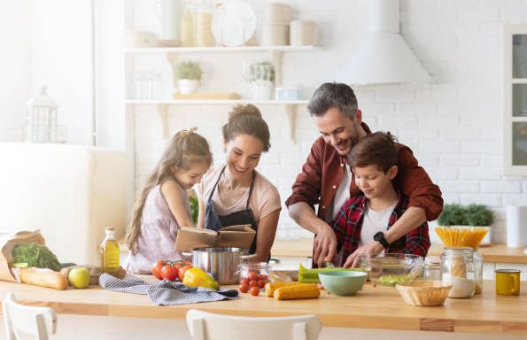 Cooking with kids / foto: freeimages.com/Denis Komarov