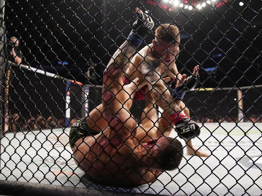 Saat Dustin Poirier Kerasukan Khabib Nurmagomedov Saat Dustin Poirier Kerasukan Khabib Nurmagomedov