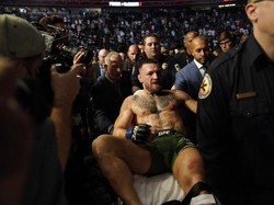 Conor McGregor Beres Operasi Patah Engkel, 6 Minggu Pakai Tongkat