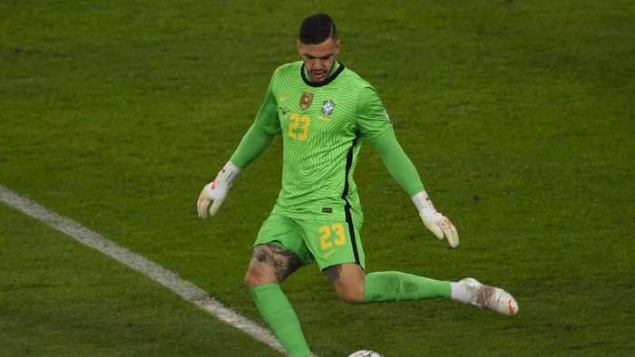 Brazils goalkeeper Ederson prepares to shoot during the Conmebol 2021 Copa America football tournament final match against Argentina at the Maracana Stadium in Rio de Janeiro, Brazil, on July 10, 2021. (Photo by MAURO PIMENTEL / AFP)