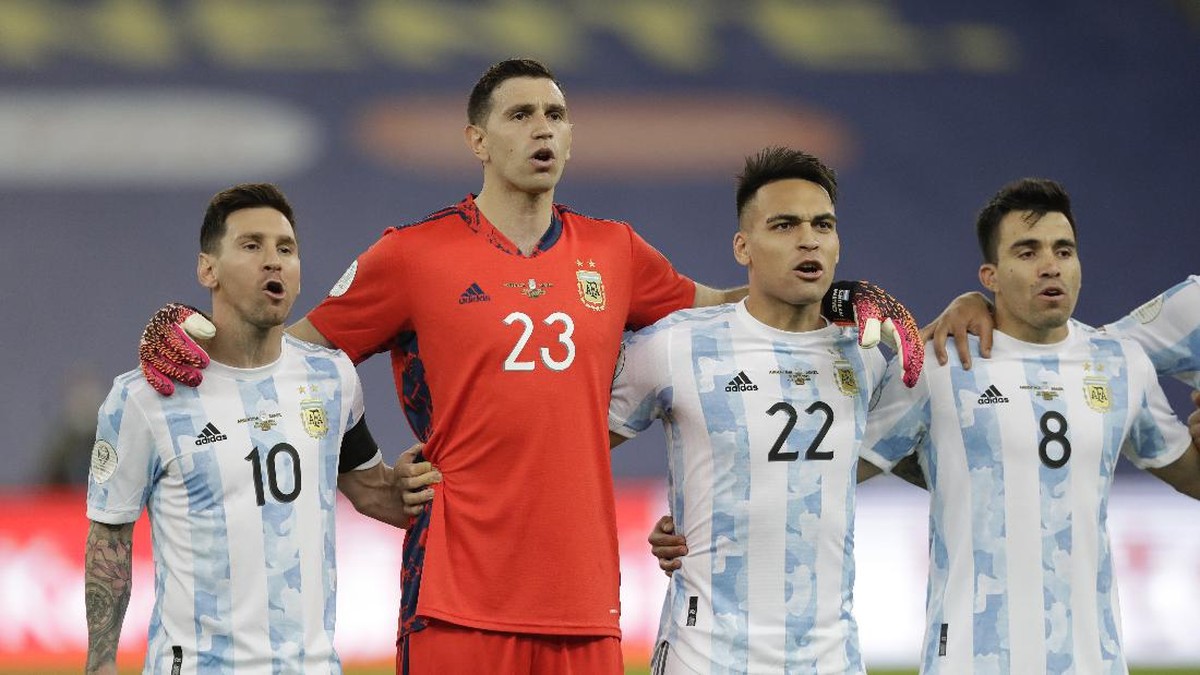 Emiliano Martinez begitu berharga untuk Lionel Messi (AP/Andre Penner)