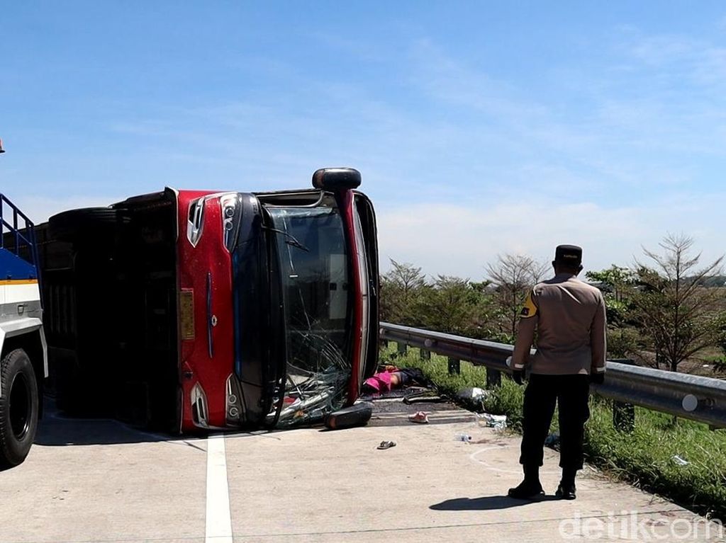 Hasil Olah TKP Kecelakaan Maut di Tol Pemalang: Bus Melaju Sangat Kencang