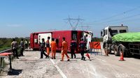 Foto-foto Kecelakaan Bus di Tol Pemalang