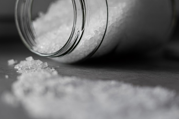 Makanan yang tinggi kandungan garam menjadi salah satu penyebab imunitas tubuh menjadi melemah