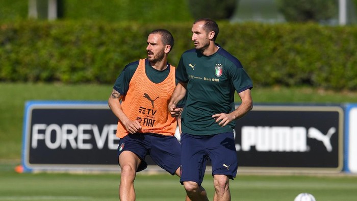 FLORENCE, ITALY - JUNE 02: Leonardo Bonucci and Giorgio Chiellini of Italy in action during a Italy training session at Coverciano on June 02, 2021 in Florence, Italy. (Photo by Claudio Villa/Getty Images)