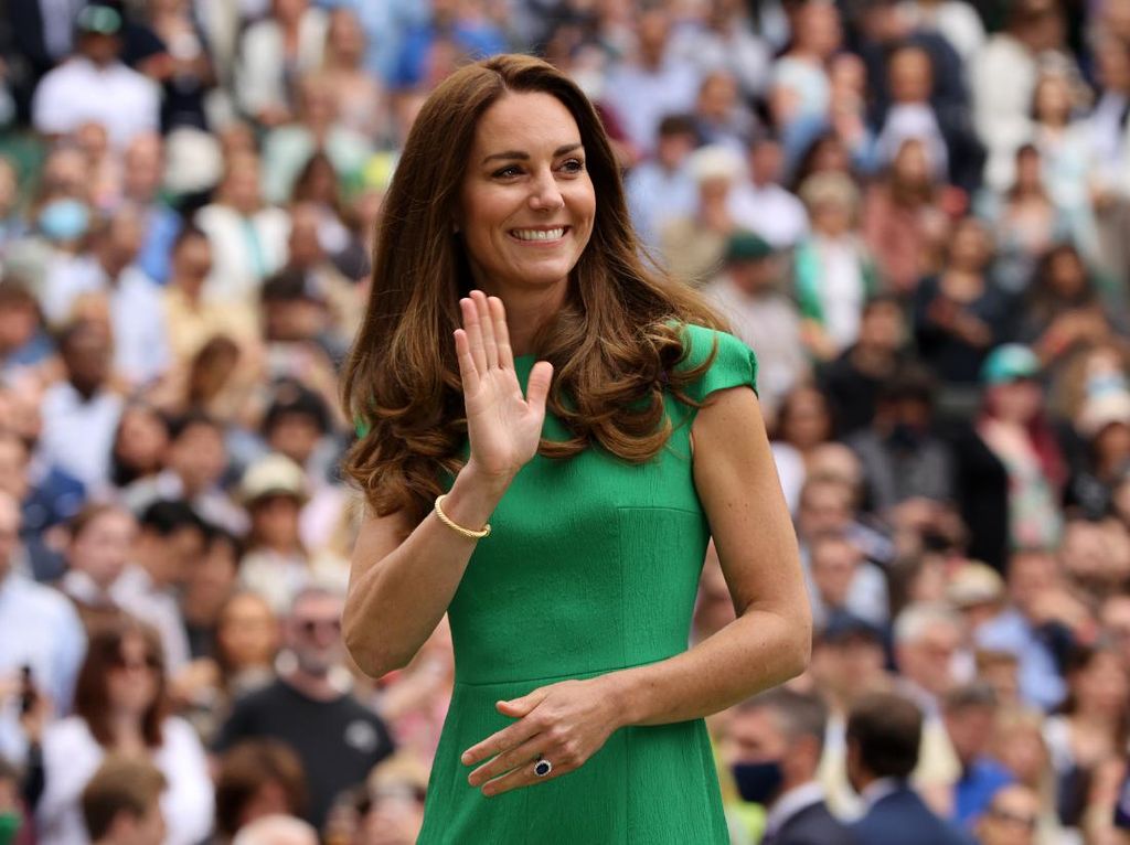 Foto: 9 Gaya Elegan Kate Middleton Usai Isoman, Memesona di Final Wimbledon