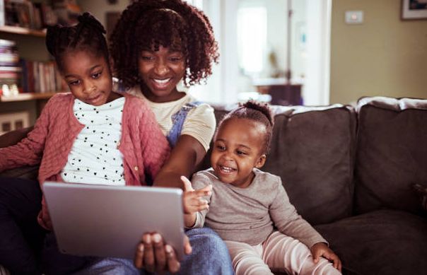 Kids doing video call / foto: freeimages.com/Geber86